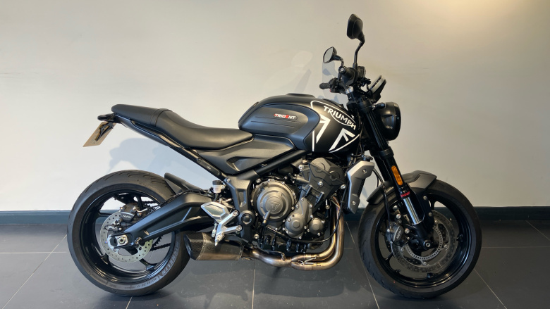 Triumph Trident (20MY)